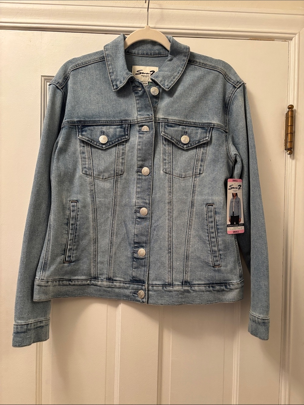 Denim Jacket by Seven 7 Light Blue Denim 
2 Front Pockets 
Women Small
